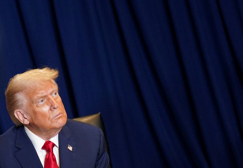 EU lawmakers debate sunset clause, conditions for Trump tariff deal