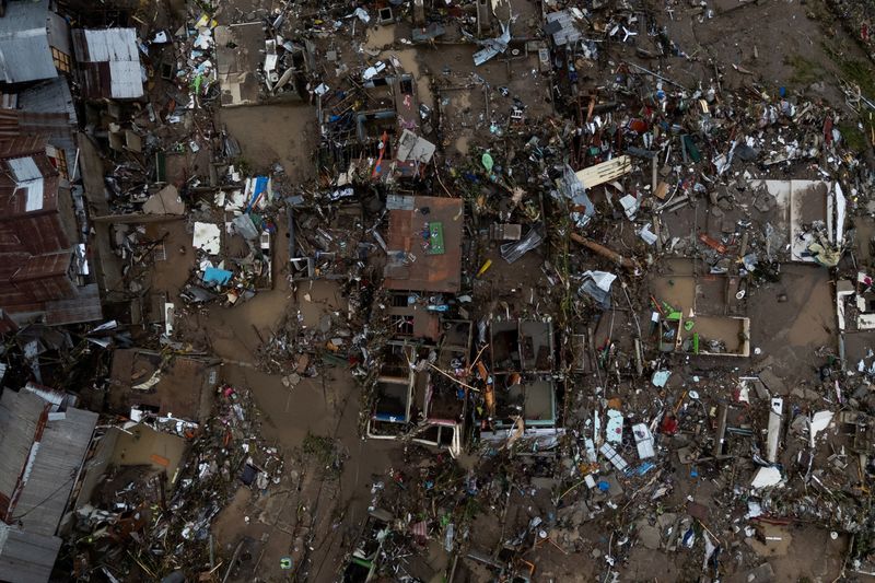 Typhoon Kalmaegi hits Vietnam after killing 114 in Philippines
