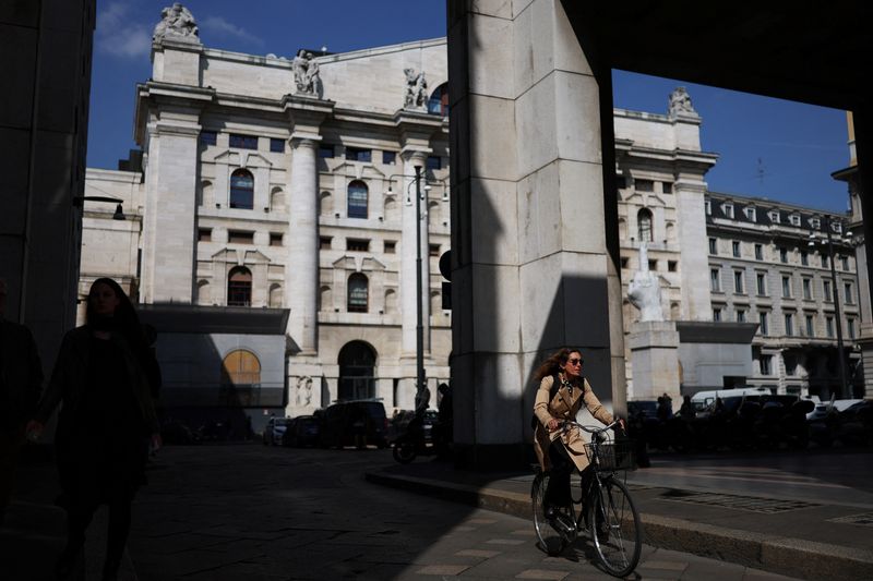 Borsa Milano parte forte su attese fine shutdown Usa, corrono banche, Lottomatica