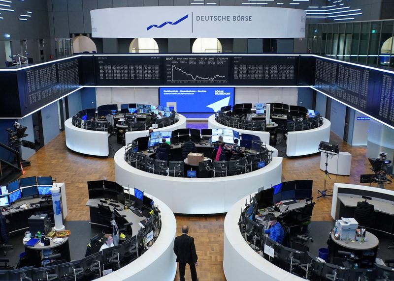 Borse Europa in rialzo, focus su possibile fine shutdown governo Usa, balza Diageo