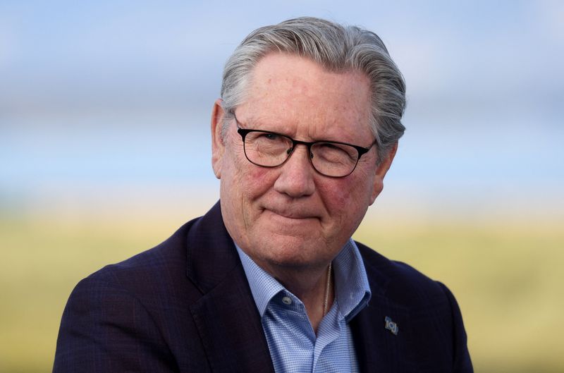 Los operadores apuestan contra los recortes de diciembre mientras los halcones de la Fed insisten en sus argumentos