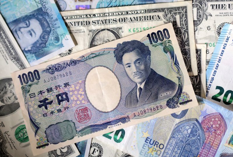 Dollar holds gains vs yen with Japan fiscal policy, US data in focus
