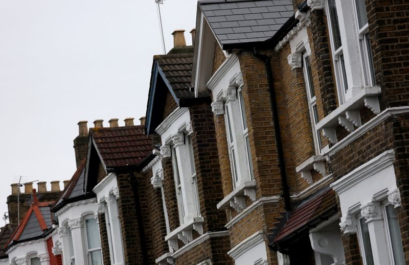 UK house price rises slow in year to September
