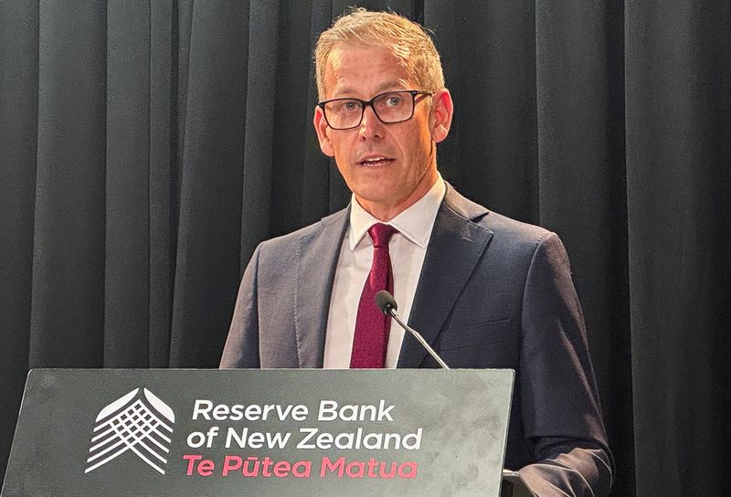 New Zealand central bank says economic recovery picking up