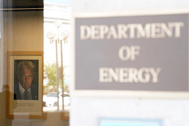 Trump removes ’renewable’ from title of U.S. energy lab
