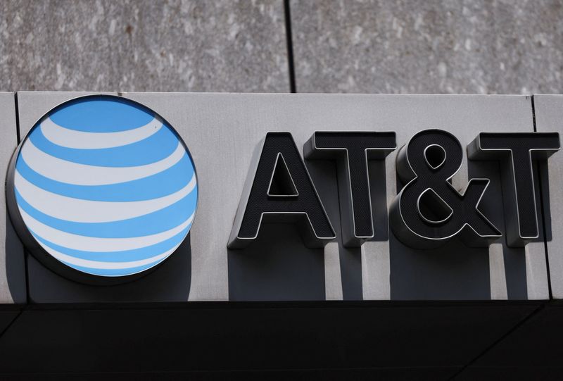 FCC approves AT&T $1 billion purchase of spectrum from US Cellular