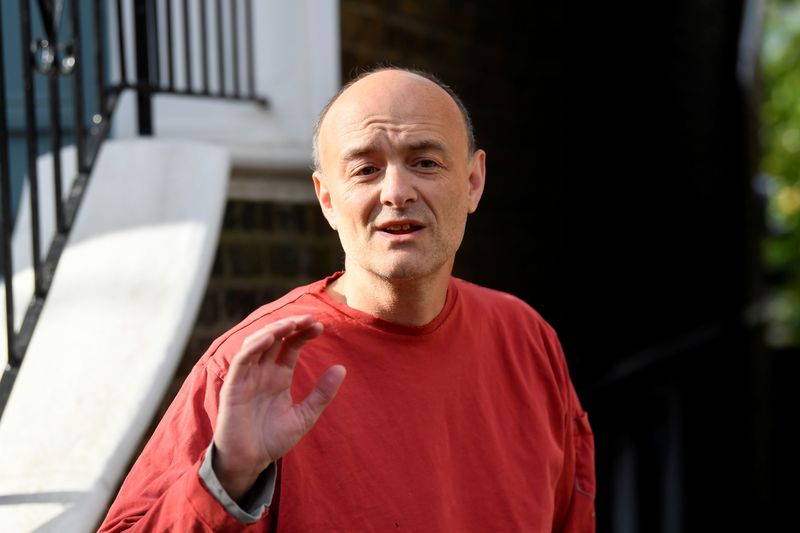 &copy; Reuters. FILE PHOTO: Former special advisor to British Prime Minister Boris Johnson, Dominic Cummings, speaks to members of the media outside of his house, in London, Britain, May 4, 2021. REUTERS/Toby Melville/File Photo