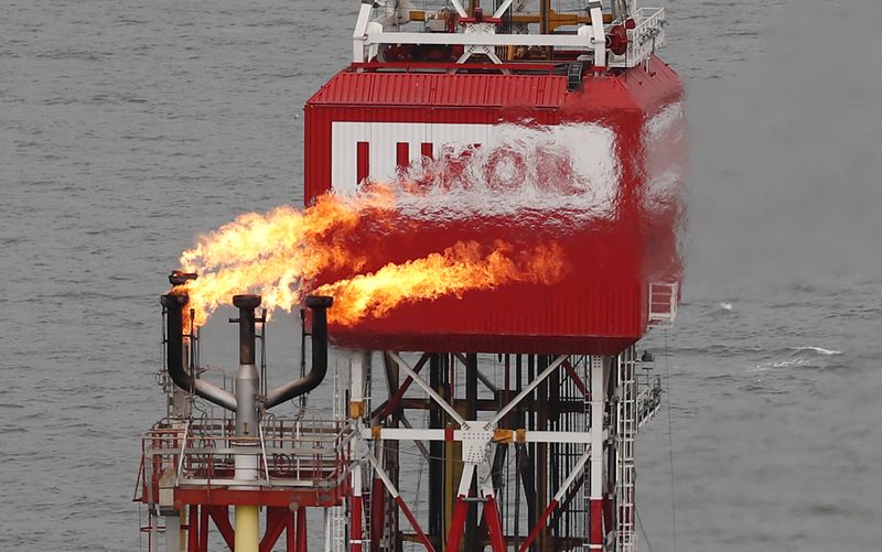 &copy; Reuters. A gas torch is seen next to the Lukoil company sign at the Filanovskogo oil platform in the Caspian Sea, Russia October 16, 2018. Picture taken October 16, 2018. REUTERS/Maxim Shemetov