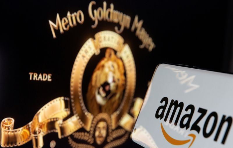 &copy; Reuters. Amazon.com a annoncé mercredi le rachat des célèbres studios de cinéma américain Metro Goldwyn Mayer (MGM) pour 8,45 milliards de dollars (6,9 milliards d'euros), ce qui lui permet de mettre la main sur un épais catalogue de films et d'intensifier l