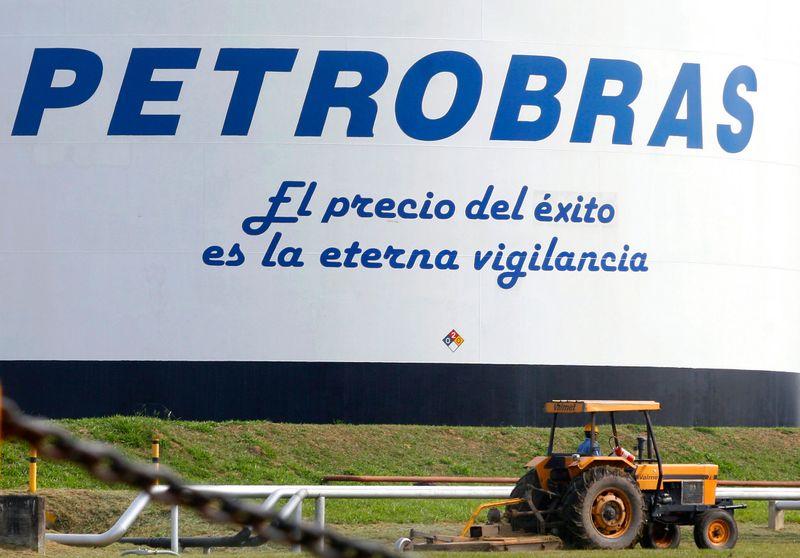 © Reuters. Instalações da Petrobras em Santa Cruz, Bolívia 
10/05/2007
REUTERS/Carlos Hugo Vaca