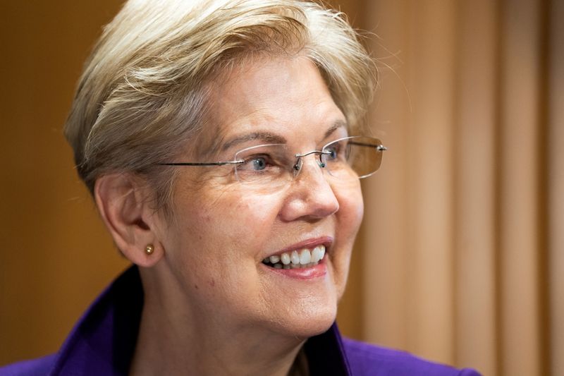 © Reuters. FILE PHOTO: U.S. Senator Elizabeth Warren (D-MA) attends a Senate Finance Committee confirmation hearing for Adewale 