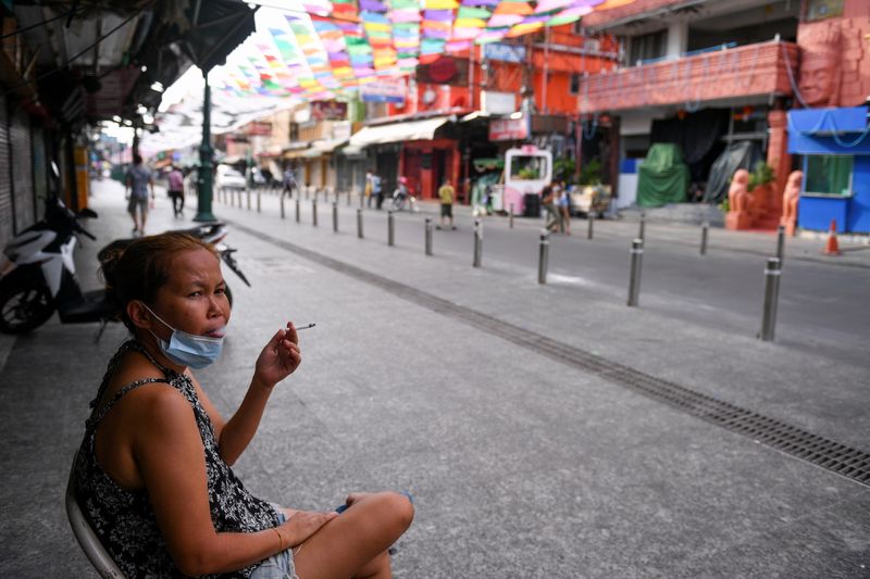 &copy; Reuters. 　タイ当局が５月２７日発表した新型コロナウイルス感染による新たな死者は４７人と、１日当たりの過去最多を更新した。４月、バンコクで撮影（２０２１年　ロイター/Chalinee Thirasupa）