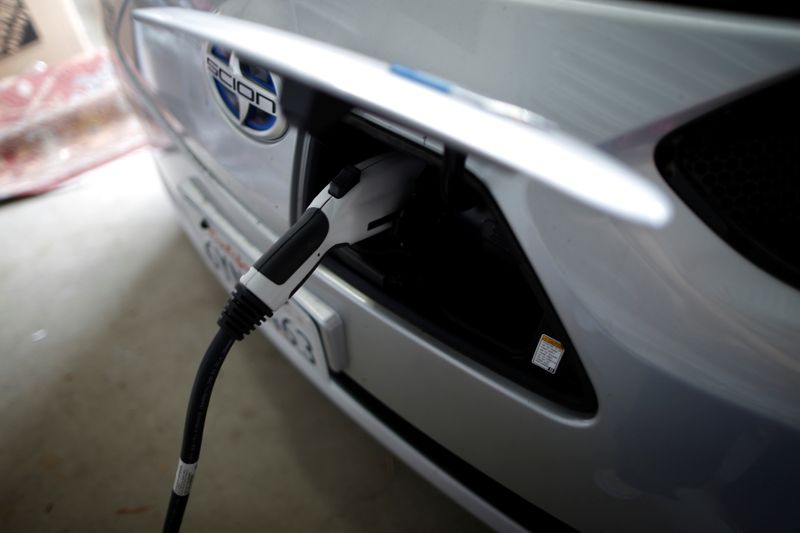 &copy; Reuters. FILE PHOTO: Computer science professor Christa Lopes' Scion IQ electric car is plugged in in her garage in Irvine, California January 26, 2015. REUTERS/Lucy Nicholson