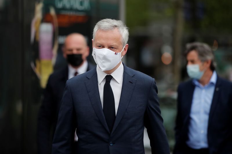 &copy; Reuters. FILE PHOTO: French Economy and Finance Minister Bruno Le Maire visits a cafe during preparations for the reopenning of restaurants and bars in Paris as part of an easing of the country's lockdown restrictions amid the coronavirus disease (COVID-19) outbre