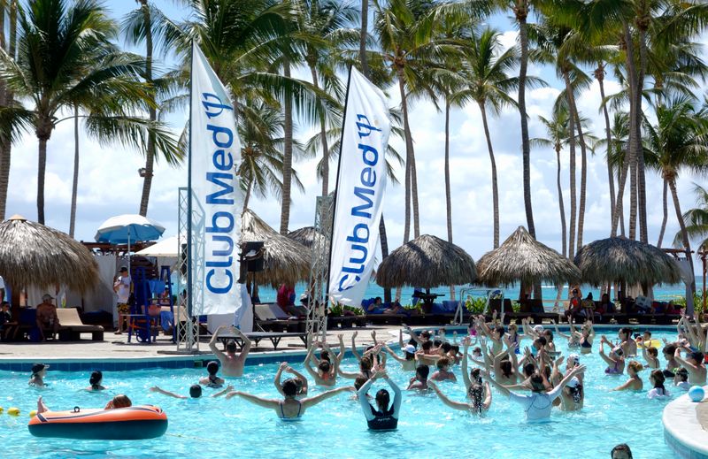 &copy; Reuters. Les réservations pour les vacances d'été au Club Méditerranée sont supérieures à leur niveau d'avant la crise sanitaire, a indiqué Henri Giscard d'Estaing, le PDG du groupe de tourisme. /Photo d'archives/REUTERS/Charles Platiau