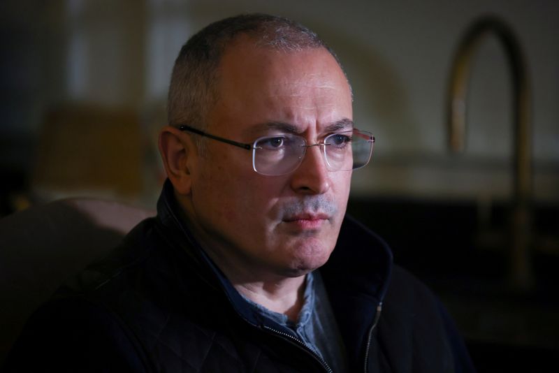 &copy; Reuters. FILE PHOTO: Former Russian tycoon Mikhail Khodorkovsky attends an interview with Reuters in central London, Britain, January, 18, 2021. REUTERS/Henry Nicholls