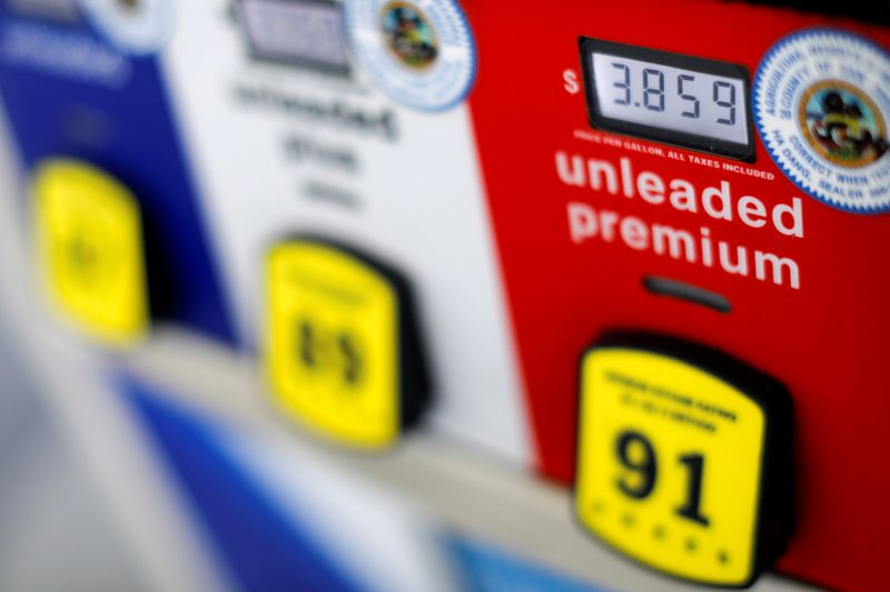 &copy; Reuters. FILE PHOTO: A gas pump at an Arco gas station in San Diego, California, U.S. July 11, 2018.  REUTERS/Mike Blake/File Photo