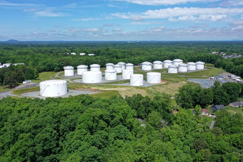 &copy; Reuters. FILE PHOTO: Holding tanks are seen in an aerial photograph at Colonial Pipeline's Charlotte Tank Farm in Charlotte, North Carolina, U.S. May 10, 2021. REUTERS/Drone Base