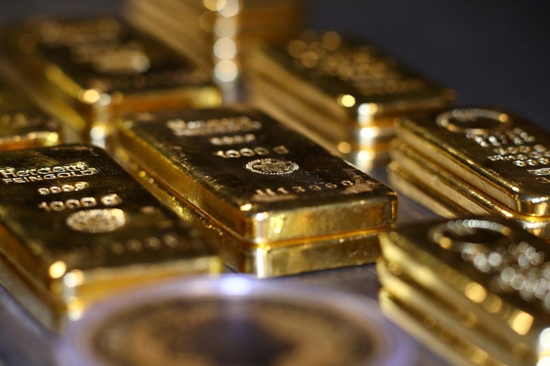 &copy; Reuters. FILE PHOTO: Gold bars and coins are stacked in the safe deposit boxes room of the Pro Aurum gold house in Munich, Germany, August 14, 2019. REUTERS/Michael Dalder