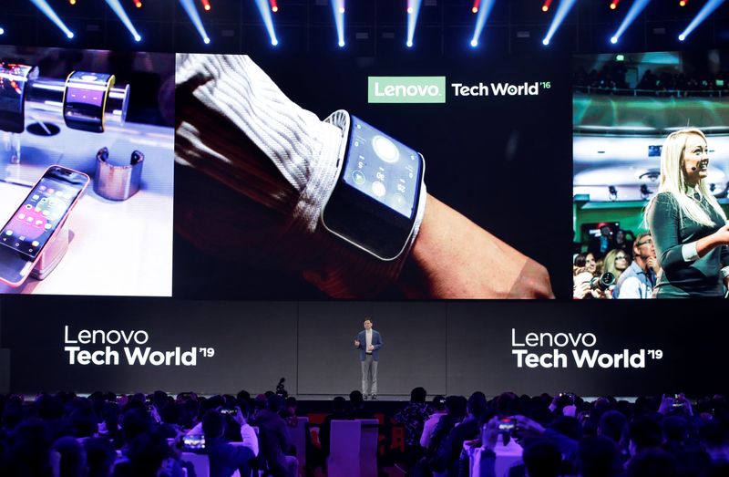 &copy; Reuters. Yang Yuanqing, presidente da Lenovo, fala no evento Lenovo Tech World em Peqium, China; 15/11/2019. REUTERS/Jason Lee 