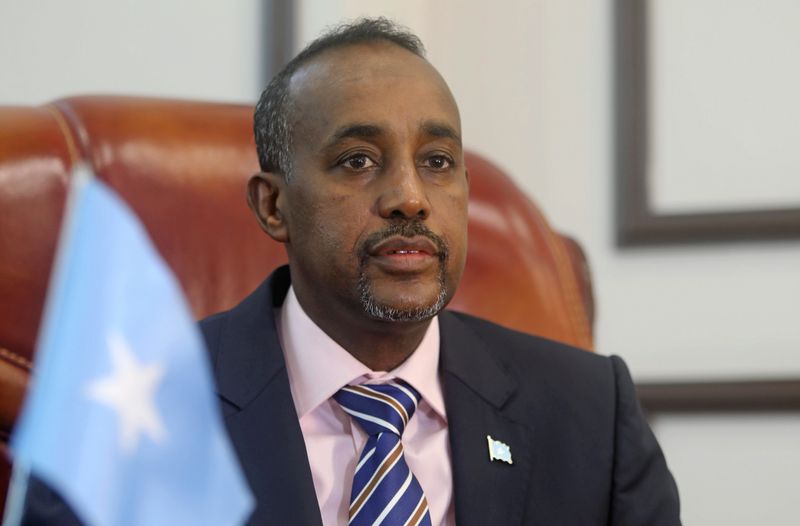&copy; Reuters. رئيس الوزراء الصومالي محمد حسين روبلي في صورة من أرشيف رويترز.