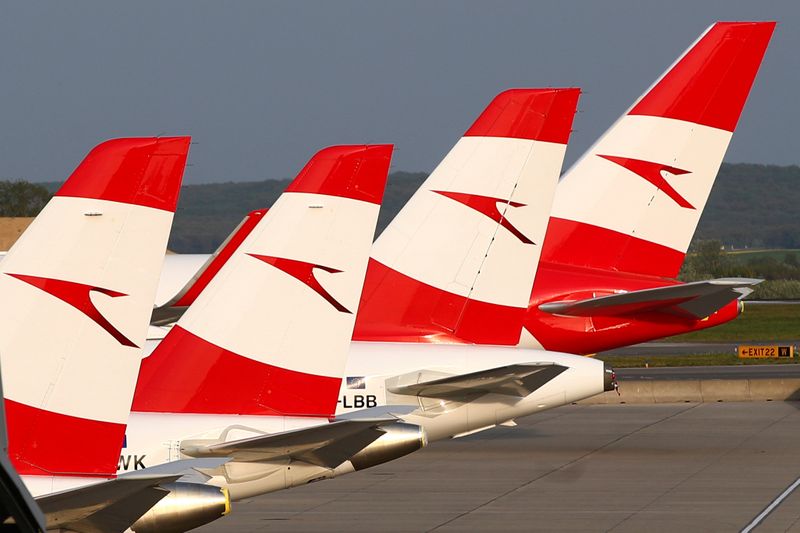 &copy; Reuters. FILE PHOTO: Austrian Airlines planes are seen parked at Vienna International Airport during the spread of the coronavirus disease (COVID-19) in Schwechat, Austria, April 24, 2020. REUTERS/Lisi Niesner/File Photo