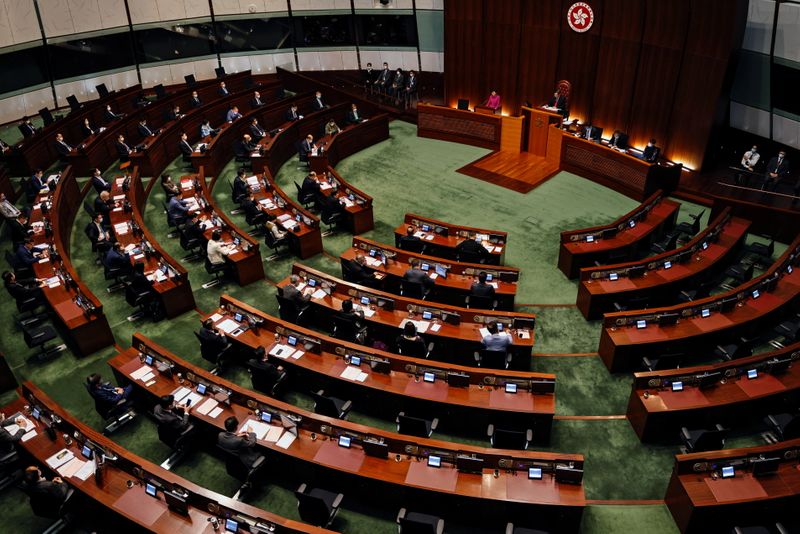&copy; Reuters. ５月２７日、香港立法会（議会）は選挙制度見直し条例案を賛成多数で可決した。１９９７年の香港返還以降で政治システムに対する最大の変革となり、中国の習近平指導部は「愛国者」に