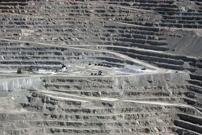 &copy; Reuters. IMAGEN DE ARCHIVO. Vista de Escondida, controlada por BHP Billiton, la mina de cobre más grande del mundo, en la Región de Antofagasta, en el norte de Chile, Marzo 31, 2008. REUTERS/Iván Alvarado