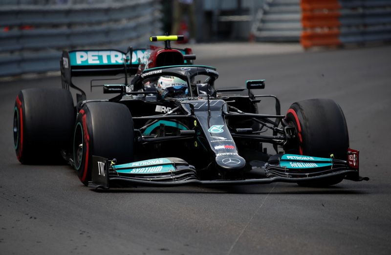 &copy; Reuters. Foto de archivo. Formula Uno, Gran Premio de Mónaco - Mayo 23, 2021. El piloto de Mercedes Valtteri Bottas durante la carrera. REUTERS/Gonzalo Fuentes