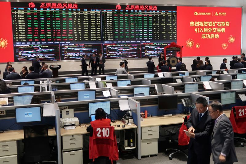 © Reuters. Bolsa de commodities de Dalian, onde futuros do minério de ferro são negociados na China 
04/05/2018
REUTERS/Muyu Xu