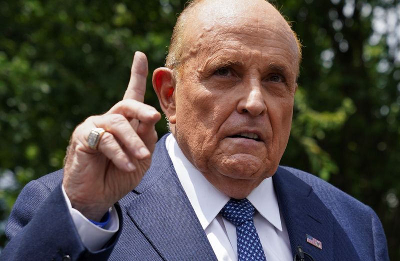 &copy; Reuters. U.S. President Donald Trump's personal lawyer, Rudolph Giuliani, speaks to reporters at the White House in Washington, U.S., July 1, 2020.  REUTERS/Kevin Lamarque
