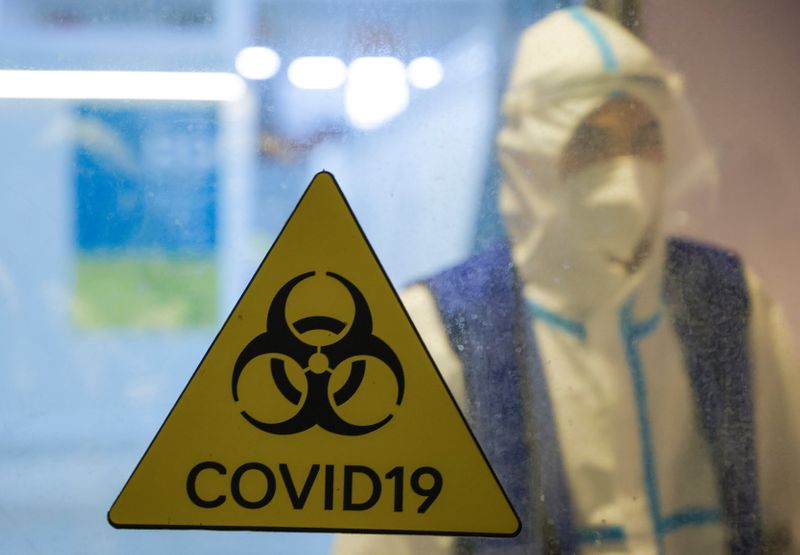 &copy; Reuters. A medical specialist is seen at the Krylatskoye Ice Palace, which was converted into a temporary hospital for people suffering from the coronavirus disease (COVID-19), in Moscow, Russia, January 20, 2021. Picture taken January 20, 2021. REUTERS/Maxim Shem