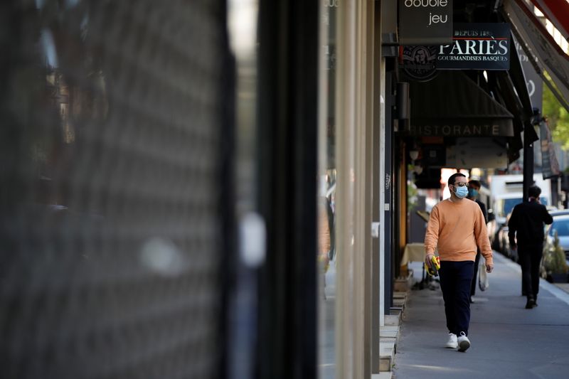 &copy; Reuters. Loja fechada em meio à pandemia em ParisApril 23, 2021. REUTERS/Sarah Meyssonnier