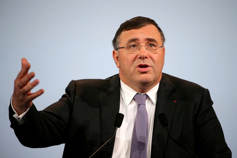 © Reuters. FILE PHOTO: French oil and gas company Total Chief Executive Officer Patrick Pouyanne attends a shareholders meeting in Paris, France, May 24, 2016. REUTERS/Charles Platiau/File Photo