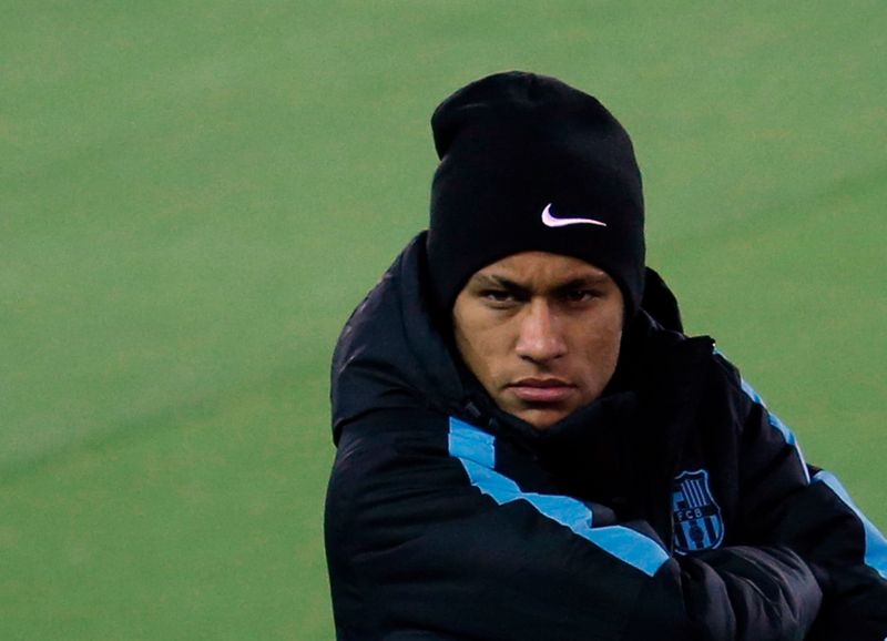 &copy; Reuters. Neymar com gorro da Nike em 2015
17/12/2015
REUTERS/Yuya Shino