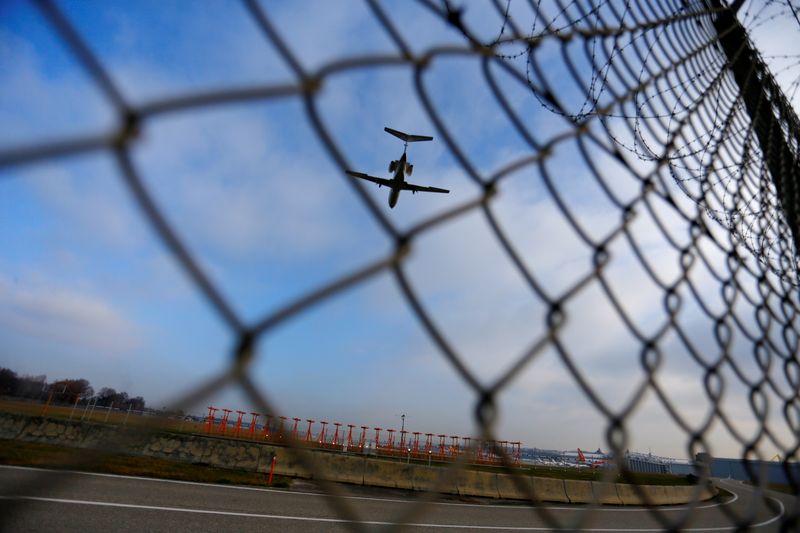 &copy; Reuters. FILE PHOTO: An airplane prepares to land at Cointrin airport in Geneva, Switzerland, December 5, 2017. REUTERS/Pierre Albouy