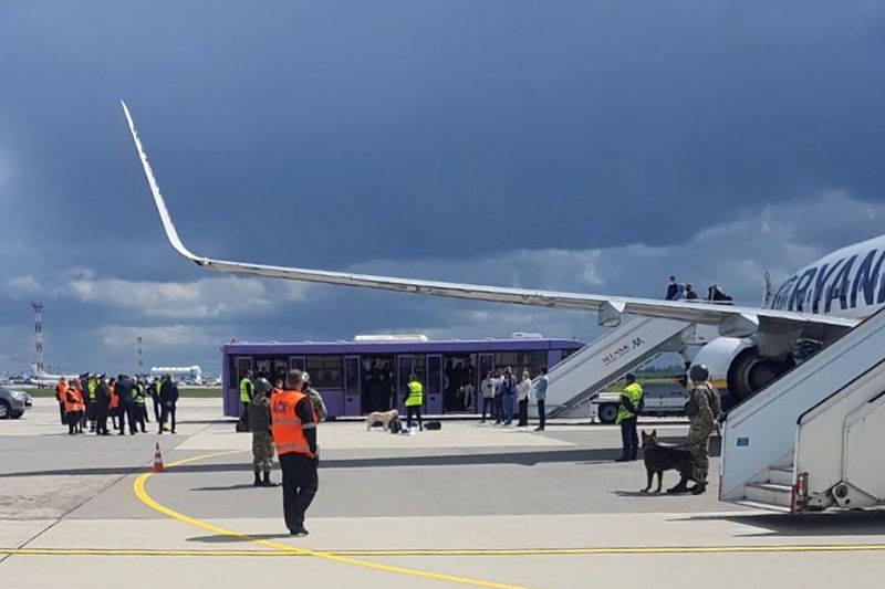 &copy; Reuters. Airport personnel and security forces are seen on the tarmac in front of a Ryanair flight which was forced to land in Minsk, Belarus, May 23, 2021. Picture taken May 23, 2021. Handout via REUTERS