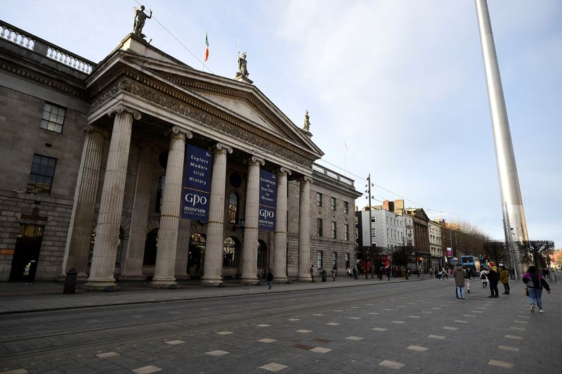 &copy; Reuters. FILE PHOTO: The GPO is seen on an empty O'Connell Street in the city centre of Dublin, Ireland, January 23, 2021. REUTERS/Clodagh Kilcoyne/File Photo