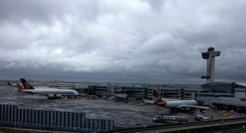 &copy; Reuters. FILE PHOTO: A general view of the international arrival terminal at JFK airport in New York October 11, 2014.   REUTERS/Eduardo Munoz 