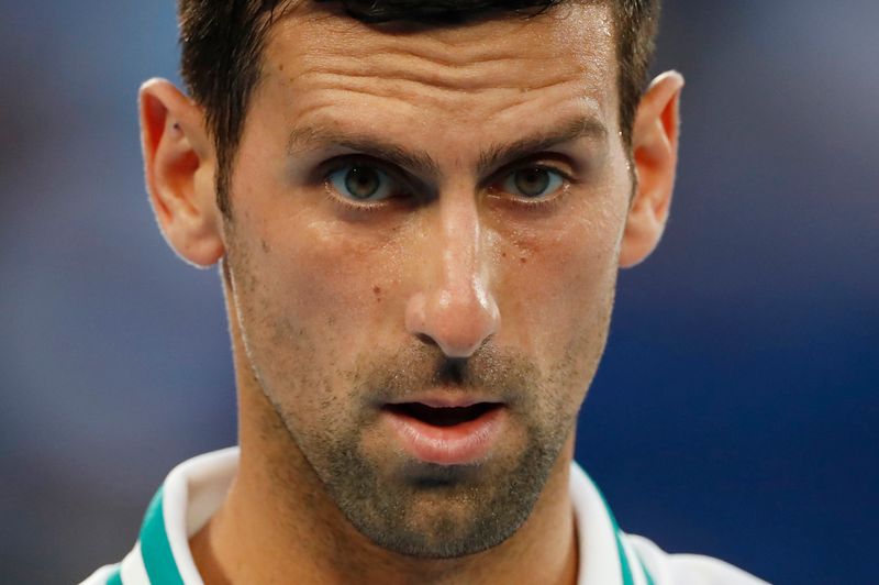&copy; Reuters. 　男子テニスで世界ランキング１位のノバク・ジョコビッチ（写真）は、大坂なおみが今季の四大大会第２戦、全仏ＯＰで記者会見に応じない意向を示したことを受けて、取材対応はテニス