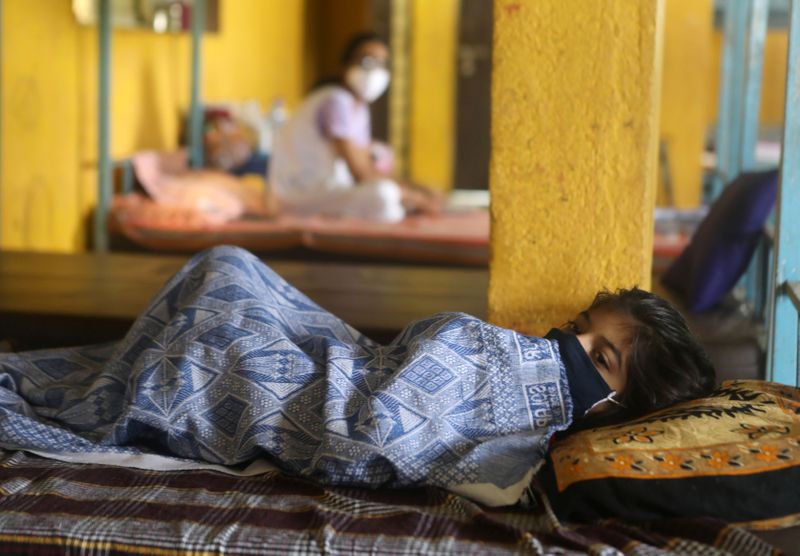 &copy; Reuters. FILE PHOTO: A patient suffering from coronavirus disease (COVID-19) rests inside a classroom turned COVID-19 care facility on the outskirts of Mumbai, India, May 24, 2021. REUTERS/Francis Mascarenhas