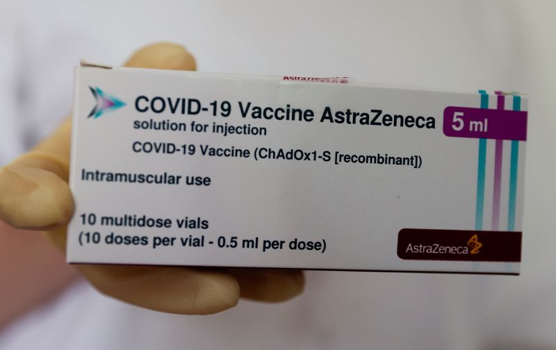&copy; Reuters. FILE PHOTO: A box of AstraZeneca's COVID-19 vaccine is seen in a general practice facility, as the spread of the coronavirus disease (COVID-19) continues, in Vienna, Austria May 18, 2021. REUTERS/Leonhard Foeger/File Photo
