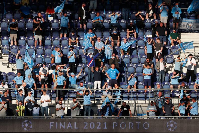 © Reuters. Soccer Football - Champions League Final - Manchester City v Chelsea - Estadio do Dragao, Porto, Portugal - May 29, 2021 General view of Manchester City fans inside the stadium before the match Pool via REUTERS/Susana Vera