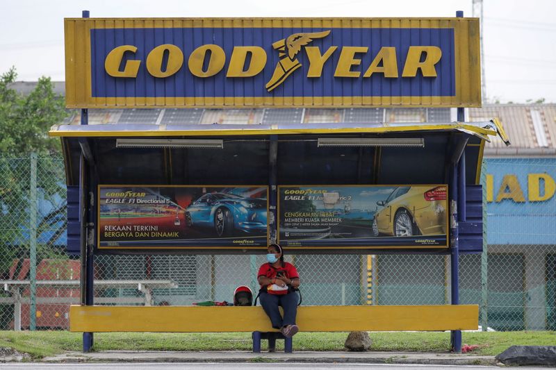 &copy; Reuters. A woman sits at a bus stop outside Goodyear factory in Shah Alam, Malaysia May 6, 2021. REUTERS/Lim Huey Teng