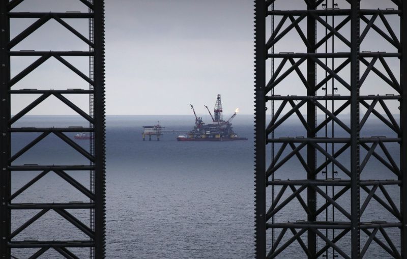 &copy; Reuters. An oil platform operated by Lukoil company is seen at the Korchagina oil field in Caspian Sea, Russia October 17, 2018. Picture taken October 17, 2018. REUTERS/Maxim Shemetov