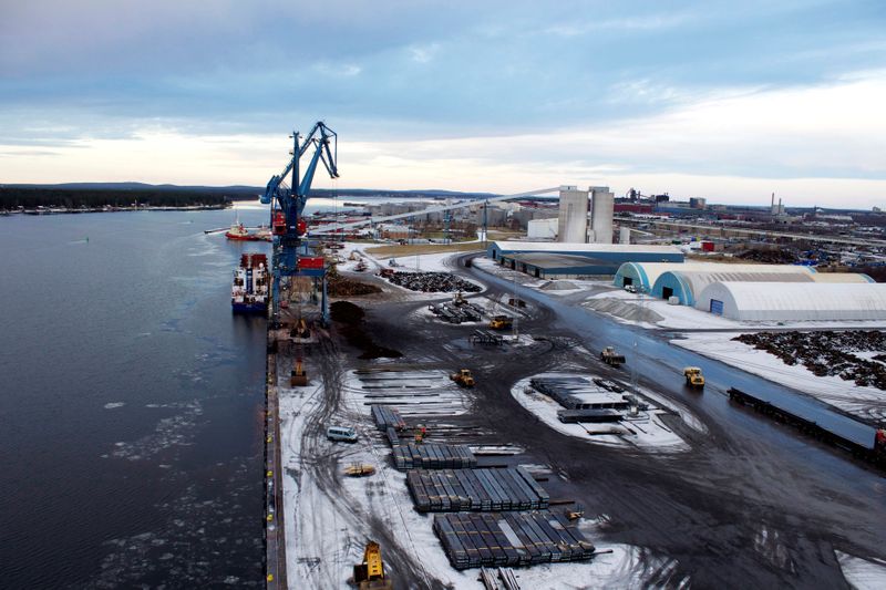 &copy; Reuters. FILE PHOTO: A view of the Swedish Baltic Sea port of Lulea November 14, 2012. REUTERS/Alister Doyle/