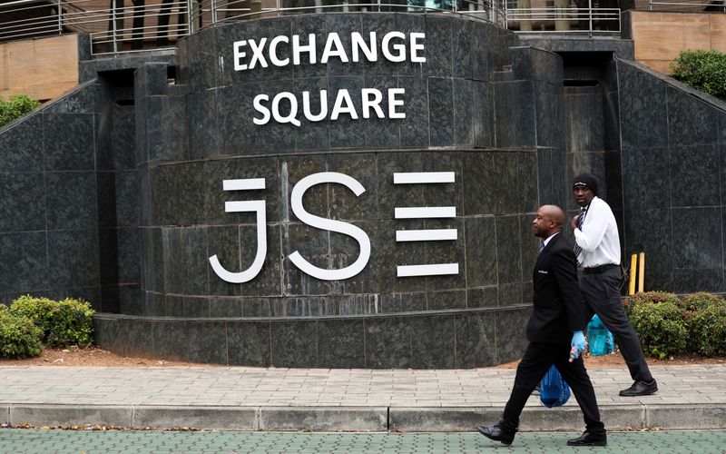 &copy; Reuters. Security officers walk past the Johannesburg Stock Exchange (JSE) in Sandton, South Africa, March 30, 2020. REUTERS/Siphiwe Sibeko