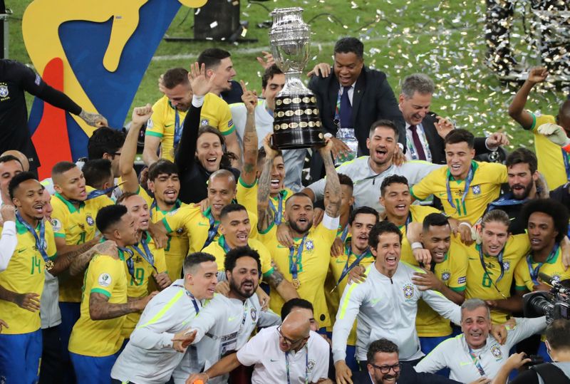 © Reuters. FOTO DE ARQUIVO: Seleção brasileira de futebol celebra vitória na Copa América 2019
07/07/2019 REUTERS/Sergio Moraes