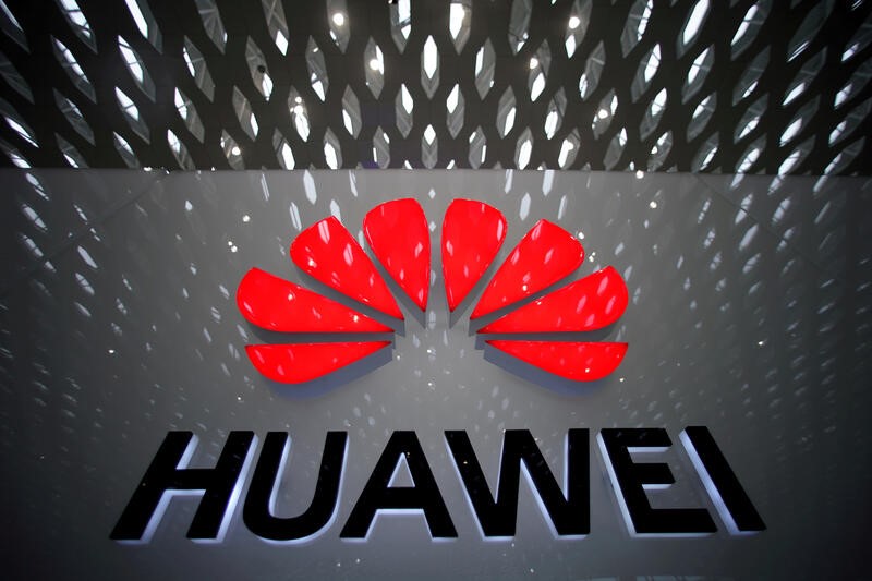 &copy; Reuters. FOTO DE ARCHIVO: El logotipo de la empresa china Huawei en Shenzhen