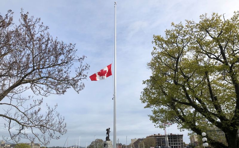 &copy; Reuters. FILE PHOTO: Canada's national flag flies at half-mast at the British Columbia Legislature in Victoria, after the remains of 215 children were discovered in a mass grave at the former Kamloops Indian Residential School site, May 30, 2021. Legislative Assem
